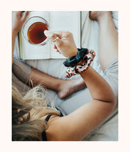 Load image into Gallery viewer, The Leopard Scrunchie Set: Leopard/Black
